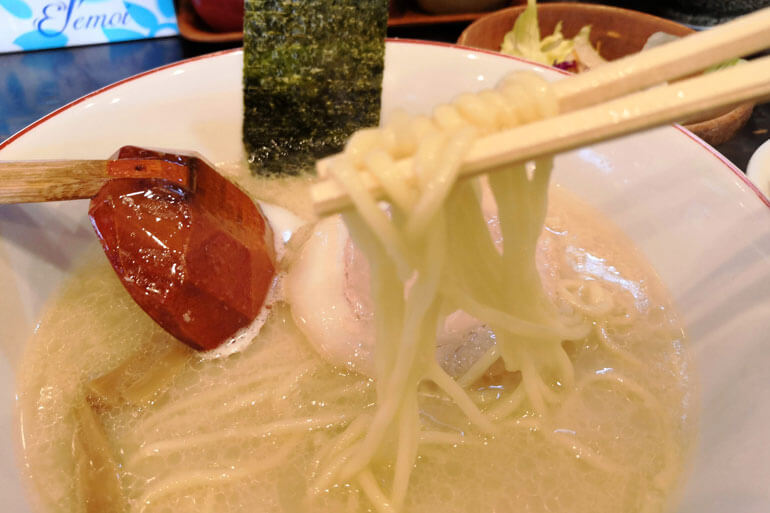 百歩ラーメン 麺