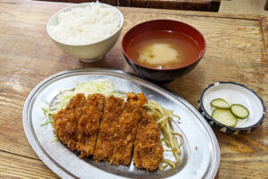 浦和の老舗定食屋「食堂おすず」今でも神コスパでおいしい食事をいただけるお店