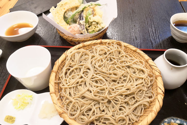 東浦和の隠れ家的なお店「手打ち蕎麦 文平」こだわりの蕎麦と野菜天ぷらがウマい