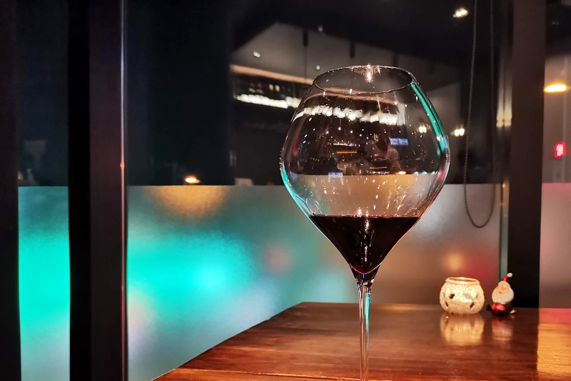 浦和のカジュアルなお店「ワインバーAYA」良い雰囲気で気軽にワインが飲める