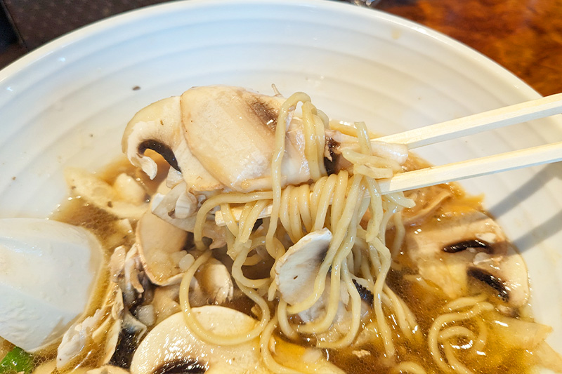 生マッシュルームの鶏そば　　　　　麺とマッシュルーム