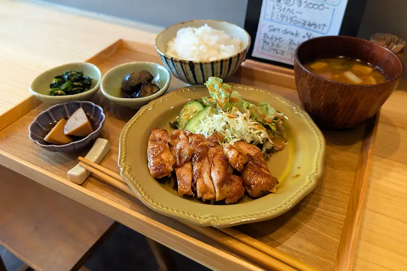 食堂いやさか