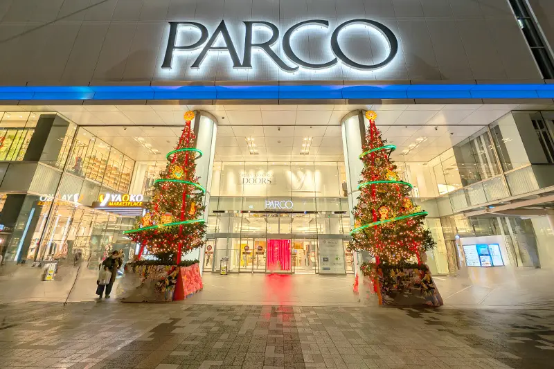 2024年】今年も浦和パルコの巨大ツインクリスマスツリー登場！歴代