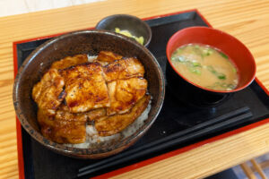 北浦和でいただく北海道の味「帯広熟成豚丼 北花亭」の贅沢豚丼