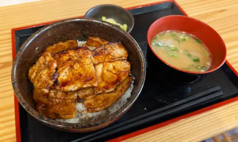 北浦和でいただく北海道の味「帯広熟成豚丼 北花亭」の贅沢豚丼