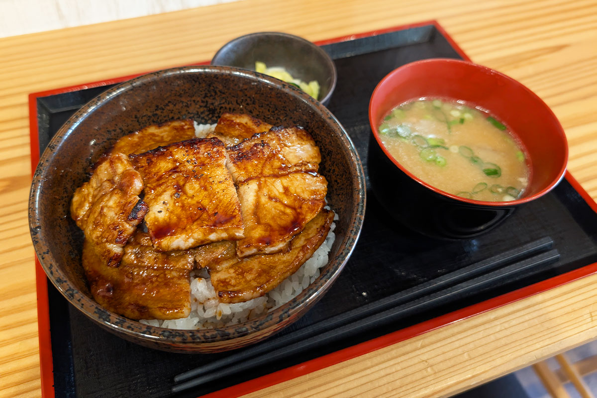 北浦和でいただく北海道の味「帯広熟成豚丼 北花亭」の贅沢豚丼