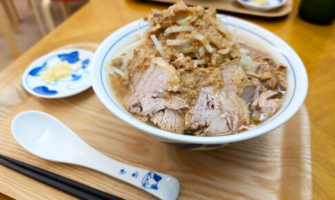北浦和の二郎系ラーメン「猫ラジカフェ灯台」あっさりと食べやすい一杯