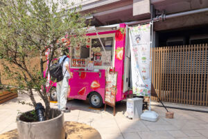 8月も削りいちご専門店のキッチンカーが浦和駅西口に出店している