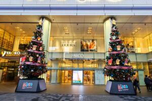 【2025年】浦和パルコの巨大クリスマスツリー点灯開始！歴代ツリーも振り返ろう