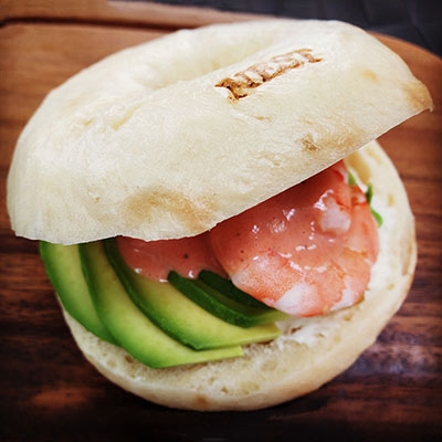 エビアボクリームチーズベーグルサンド