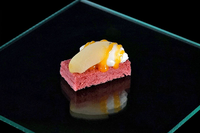 桃のショートケーキ仕立て